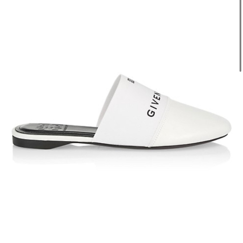 Givenchy
Bedford 4G Flat Leather Mules